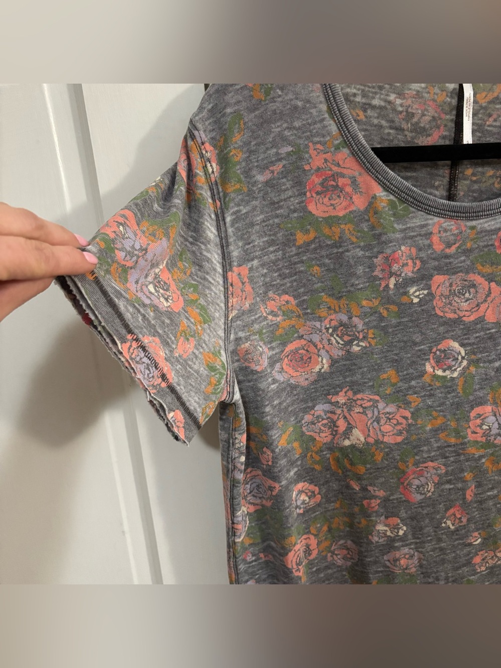 Free People Tourist T-Shirt Small Black Floral Tee - Picture 5 of 11